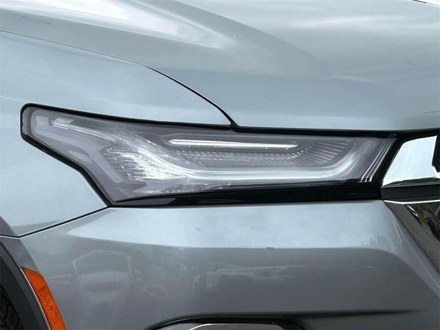 Photo of 2023 Sterling Gray Metallic Chevrolet Traverse