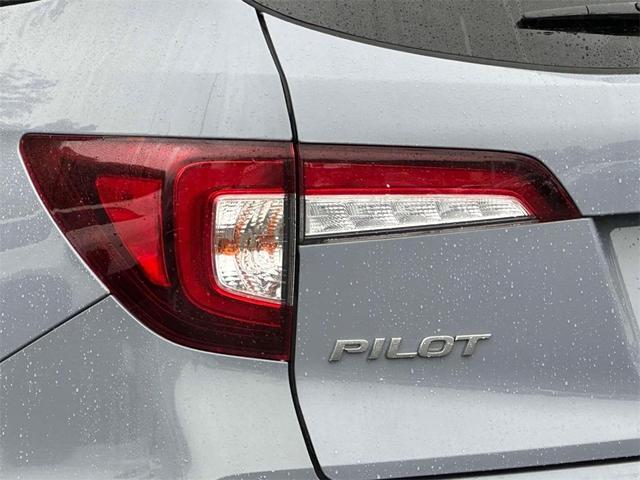 Photo of 2022 Sonic Gray Pearl Honda Pilot