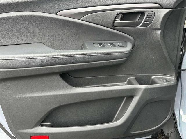 Photo of 2022 Sonic Gray Pearl Honda Pilot