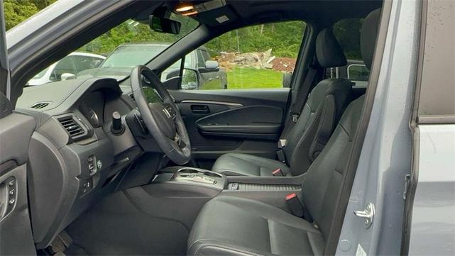 Photo of 2022 Sonic Gray Pearl Honda Pilot