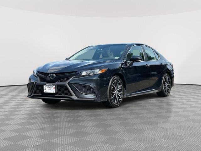 Photo of 2022 Midnight Black Metallic Toyota Camry