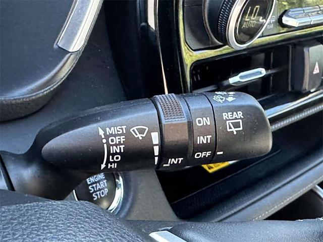 Photo of 2023 White Toyota Highlander