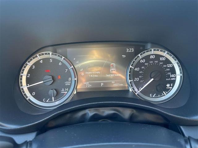 Photo of 2023 White Toyota Highlander