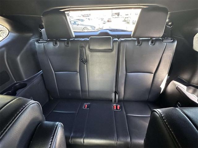 Photo of 2023 White Toyota Highlander