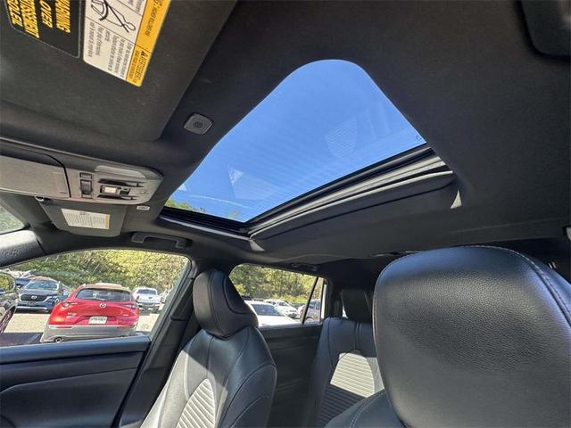 Photo of 2023 White Toyota Highlander
