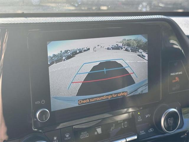 Photo of 2023 White Toyota Highlander