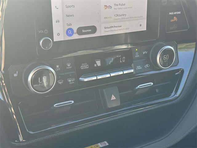 Photo of 2023 White Toyota Highlander