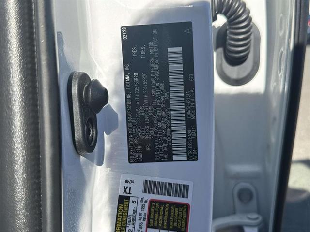 Photo of 2023 White Toyota Highlander