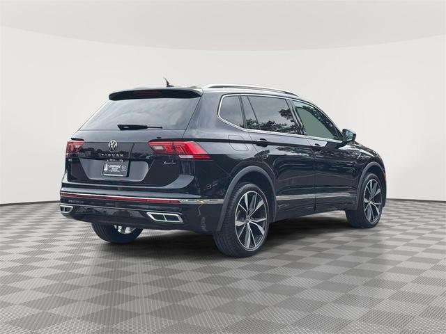 Photo of 2023 Deep Black Pearl Effect Volkswagen Tiguan