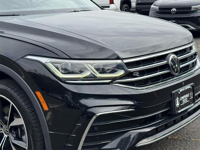 Photo of 2023 Deep Black Pearl Effect Volkswagen Tiguan