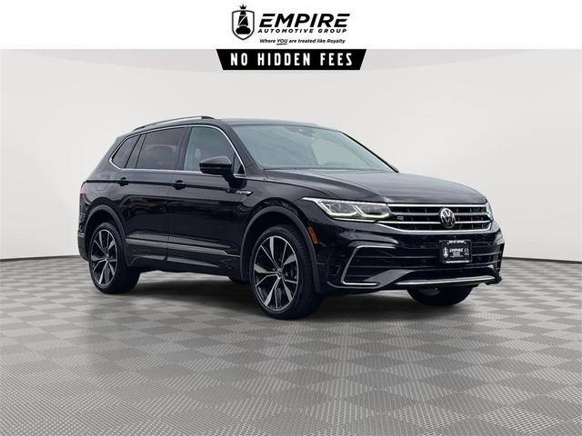 Photo of 2023 Deep Black Pearl Effect Volkswagen Tiguan