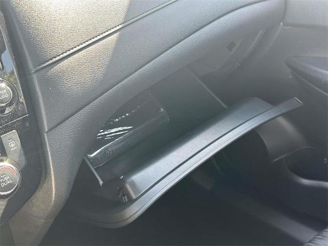 Photo of 2017 Gun Metallic Nissan Rogue