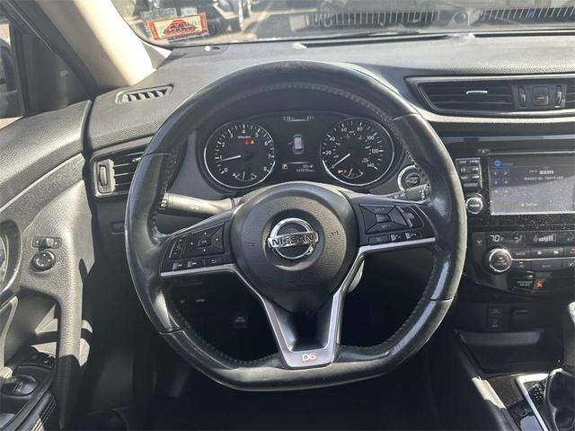 Photo of 2017 Gun Metallic Nissan Rogue