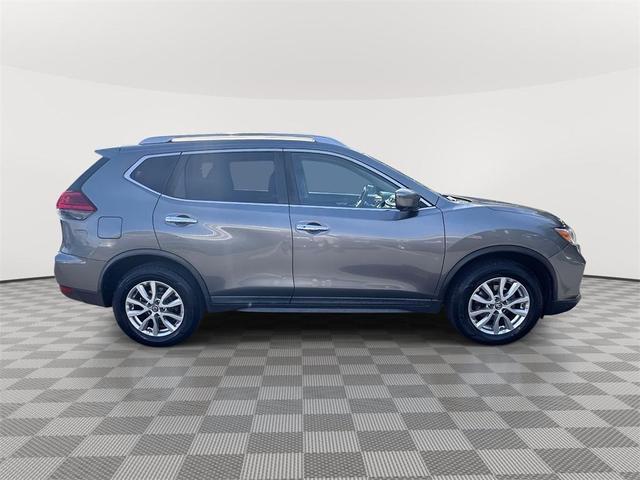 Photo of 2017 Gun Metallic Nissan Rogue