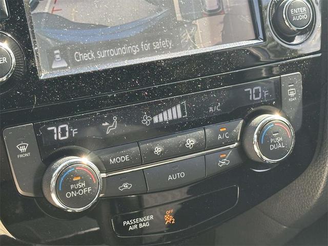 Photo of 2017 Gun Metallic Nissan Rogue