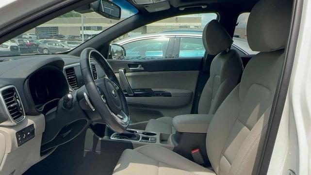 Photo of 2022 Snow White Pearl Kia Sportage