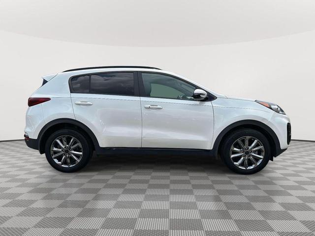 Photo of 2022 Snow White Pearl Kia Sportage