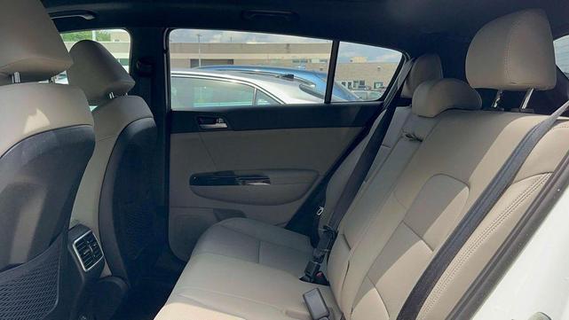 Photo of 2022 Snow White Pearl Kia Sportage