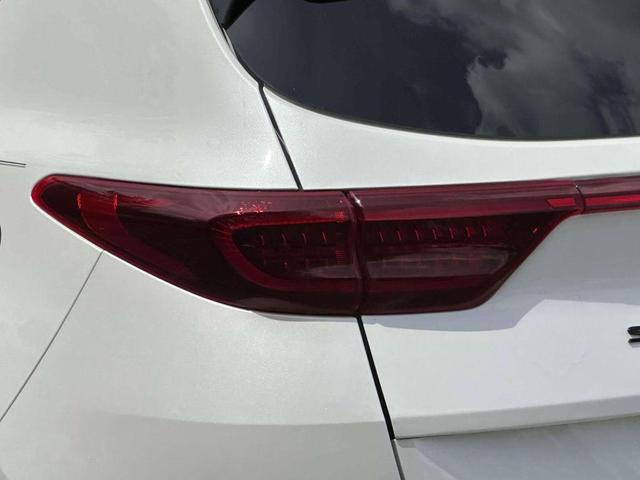 Photo of 2022 Snow White Pearl Kia Sportage