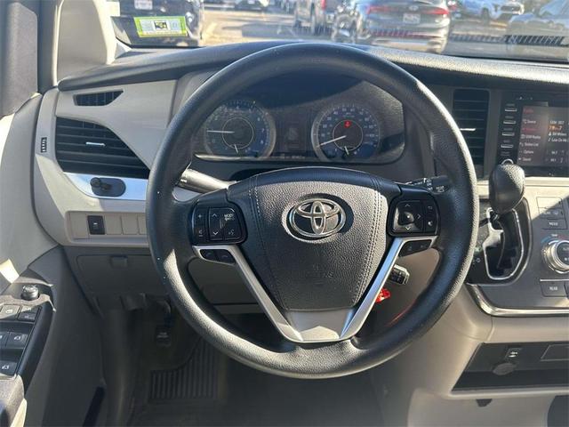Photo of 2018 Salsa Red Pearl Toyota Sienna