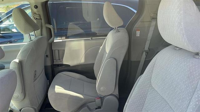 Photo of 2018 Salsa Red Pearl Toyota Sienna