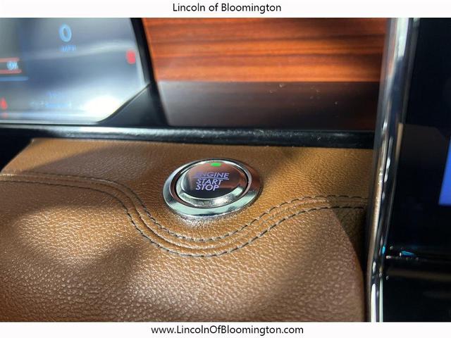 Photo of 2022 FLIGHT BLUE Lincoln Navigator