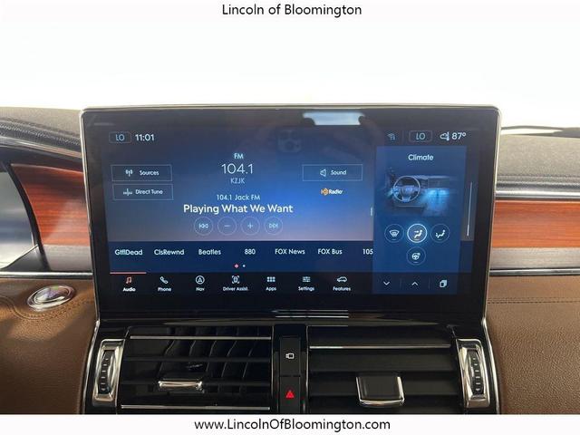 Photo of 2022 FLIGHT BLUE Lincoln Navigator