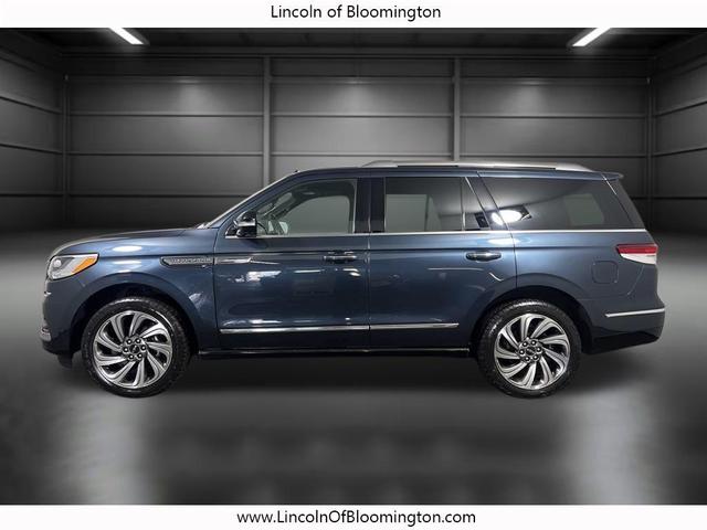 Photo of 2022 FLIGHT BLUE Lincoln Navigator