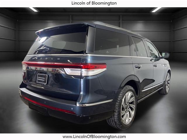 Photo of 2022 FLIGHT BLUE Lincoln Navigator