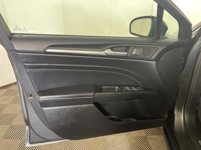 Photo of 2019 MAGNETIC METALLIC Ford Fusion