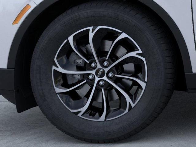 Photo of 2025 WHITE PLATINUM MET 3C Lincoln Nautilus