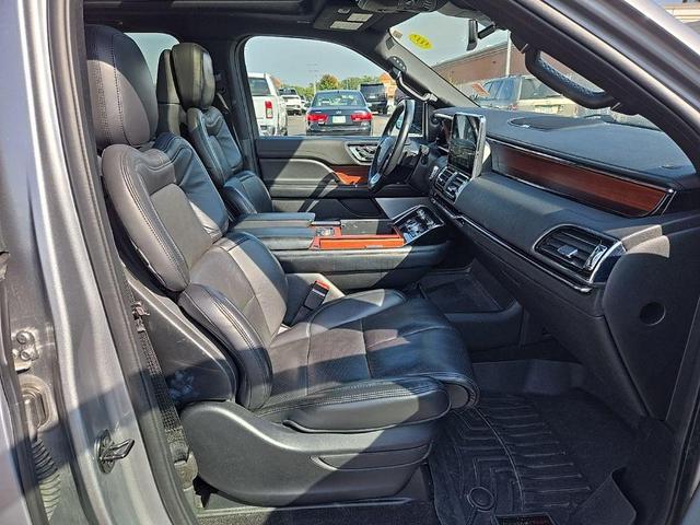 Photo of 2020 SILVER RADIANCE Lincoln Navigator