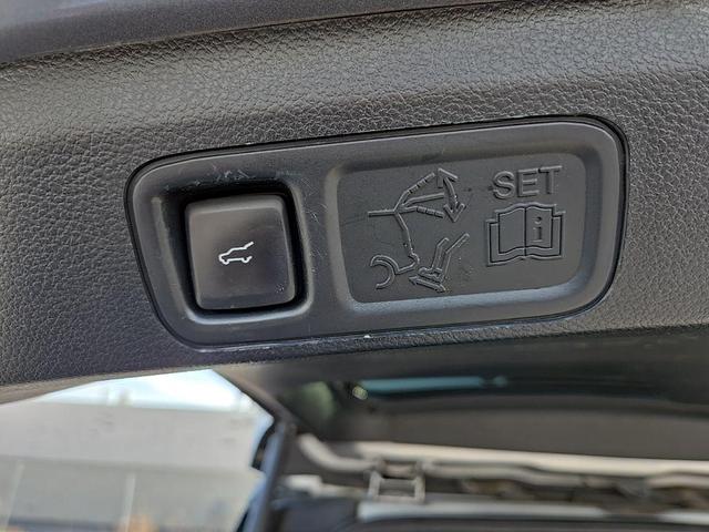 Photo of 2020 SILVER RADIANCE Lincoln Navigator