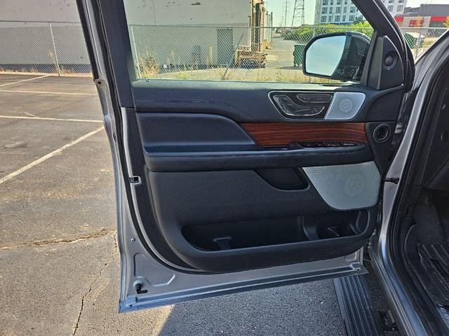 Photo of 2020 SILVER RADIANCE Lincoln Navigator