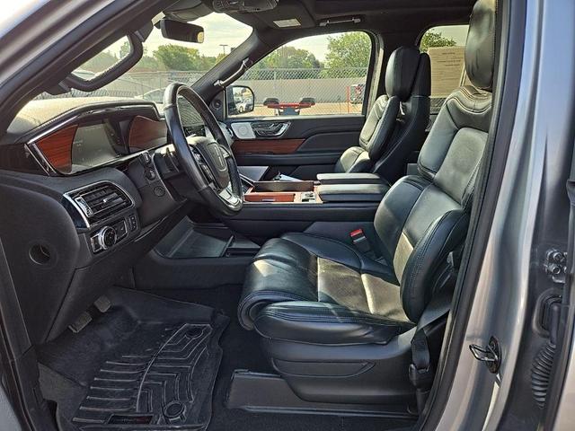 Photo of 2020 SILVER RADIANCE Lincoln Navigator