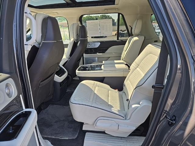 Photo of 2024 CHROMA CAVIAR DARK GRAY MET CC Lincoln Navigator