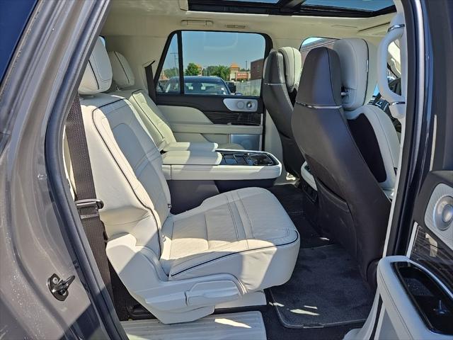 Photo of 2024 CHROMA CAVIAR DARK GRAY MET CC Lincoln Navigator