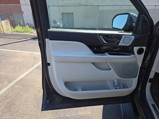 Photo of 2024 CHROMA CAVIAR DARK GRAY MET CC Lincoln Navigator