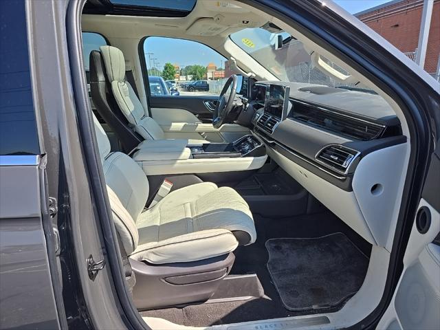 Photo of 2024 CHROMA CAVIAR DARK GRAY MET CC Lincoln Navigator