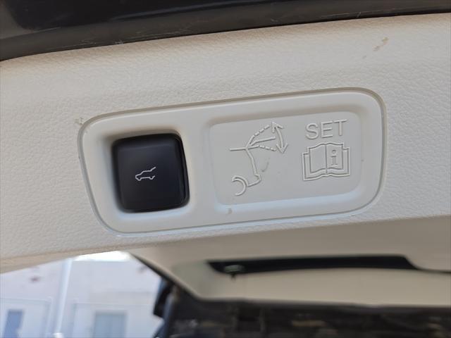 Photo of 2024 CHROMA CAVIAR DARK GRAY MET CC Lincoln Navigator