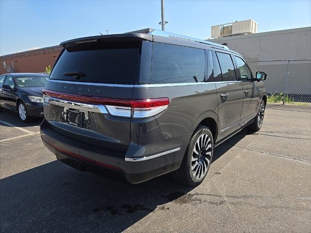 Photo of 2024 CHROMA CAVIAR DARK GRAY MET CC Lincoln Navigator