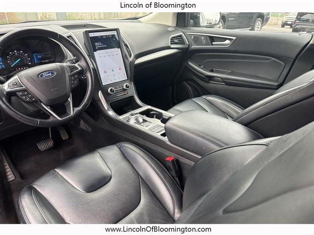 Photo of 2022 AGATE BLACK METALLIC Ford Edge