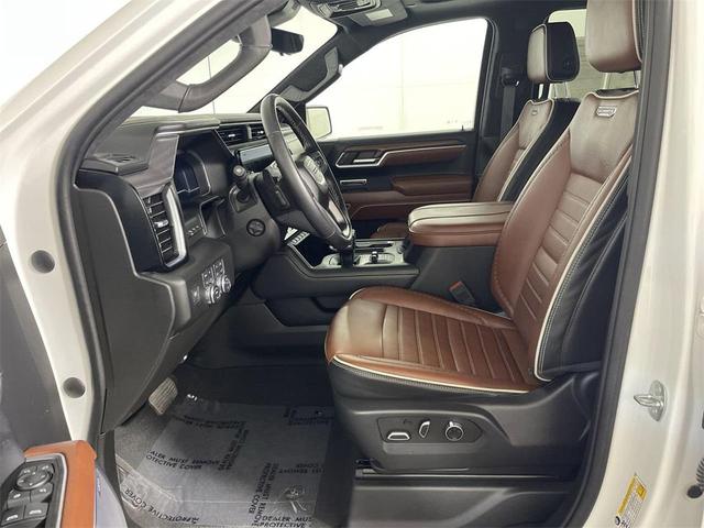 Photo of 2023 White Frost Tricoat GMC Sierra 1500