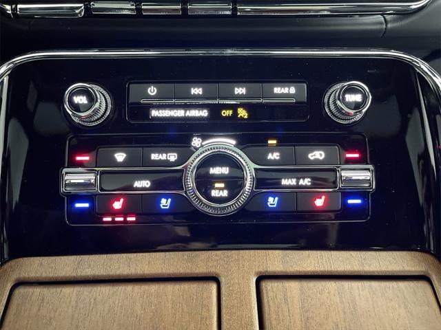 Photo of 2024 INFINITE BLACK MET CC Lincoln Navigator