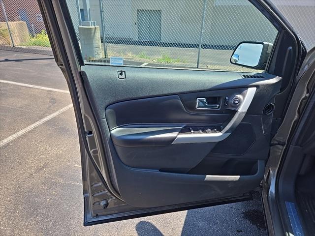 Photo of 2013 MINERAL GRAY METALLIC Ford Edge