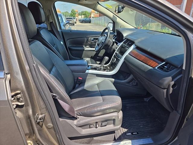 Photo of 2013 MINERAL GRAY METALLIC Ford Edge