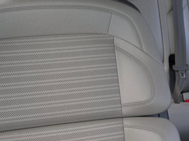 Photo of 2025 WHITE PLATINUM MET 3C Lincoln Nautilus