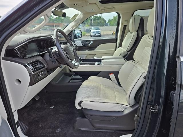 Photo of 2023 MANHATTAN GREEN MET PREM Lincoln Navigator