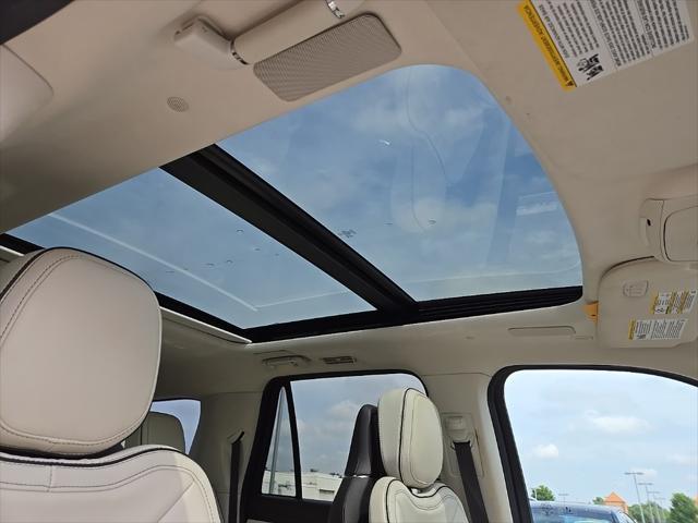 Photo of 2023 MANHATTAN GREEN MET PREM Lincoln Navigator