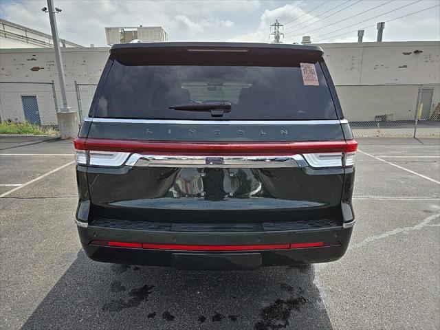 Photo of 2023 MANHATTAN GREEN MET PREM Lincoln Navigator